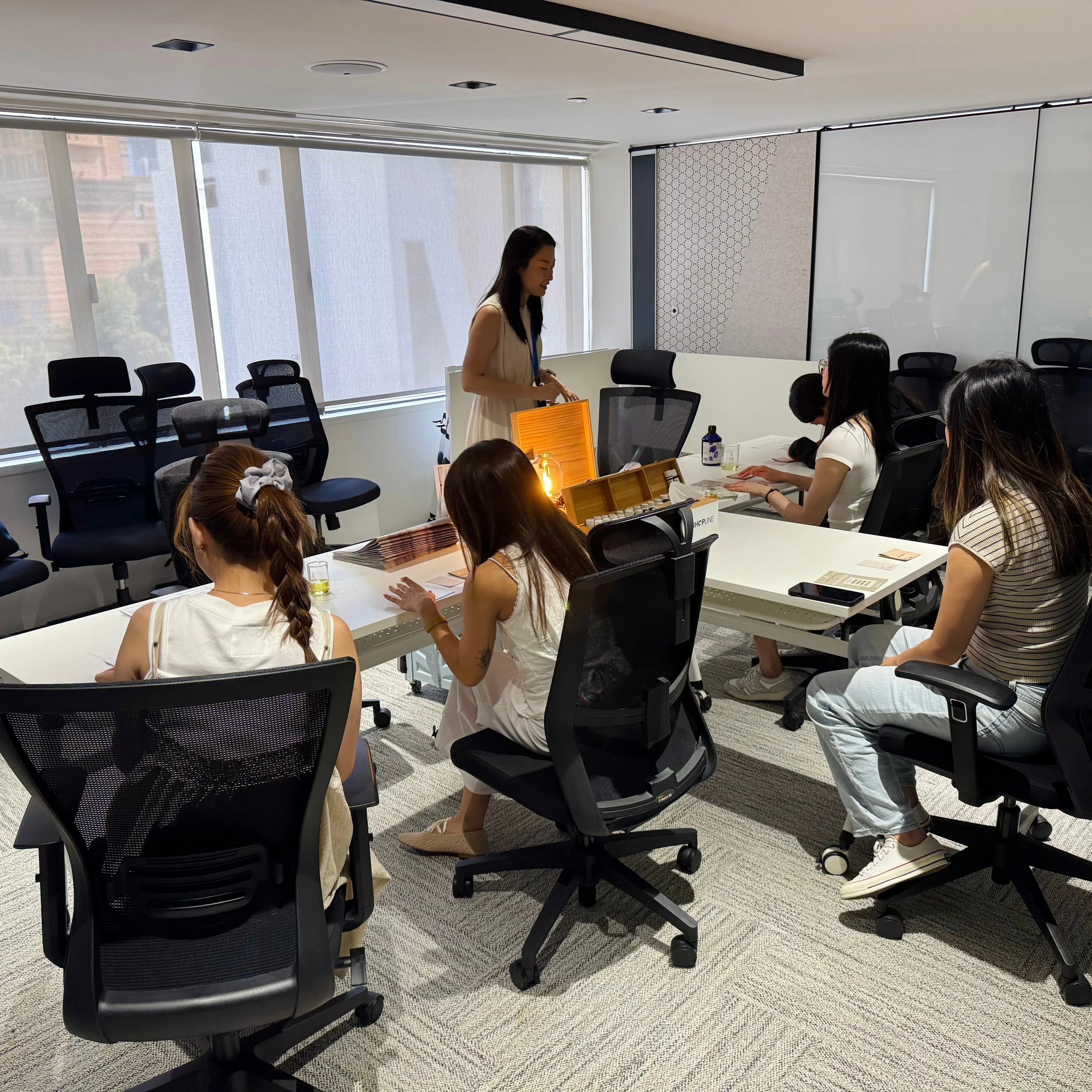 以香氣連結團隊的力量：打造正向能量的企業香薰體驗